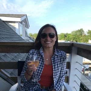 Meet your Posher, Elyse